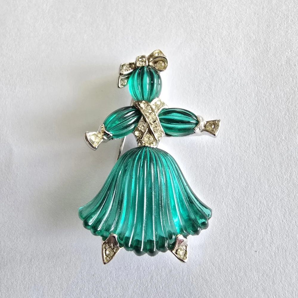 Vintage Trifari Pom Pom brooch pin green ragdoll crown 1940s Alfred Philppe